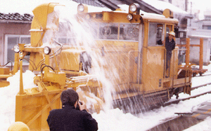 Railway station snow removal system